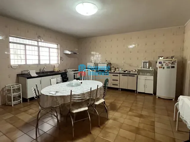 Casa com 1534m² 3 quartos e 1 banheiro, à venda, no bairro Centro em Guaxupé