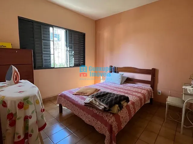 Casa com 1534m² 3 quartos e 1 banheiro, à venda, no bairro Centro em Guaxupé