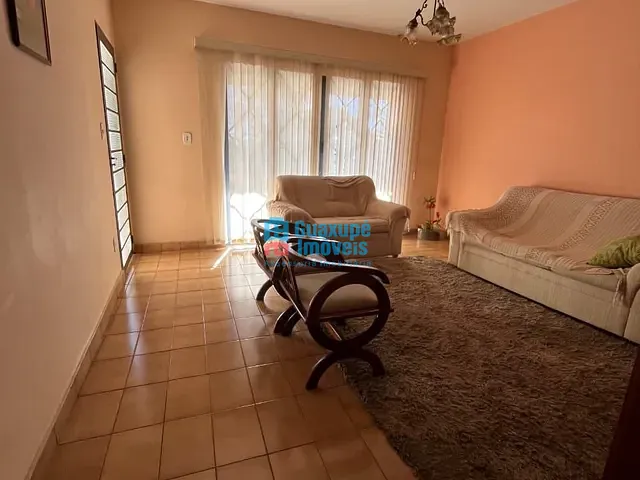 Casa com 1534m² 3 quartos e 1 banheiro, à venda, no bairro Centro em Guaxupé