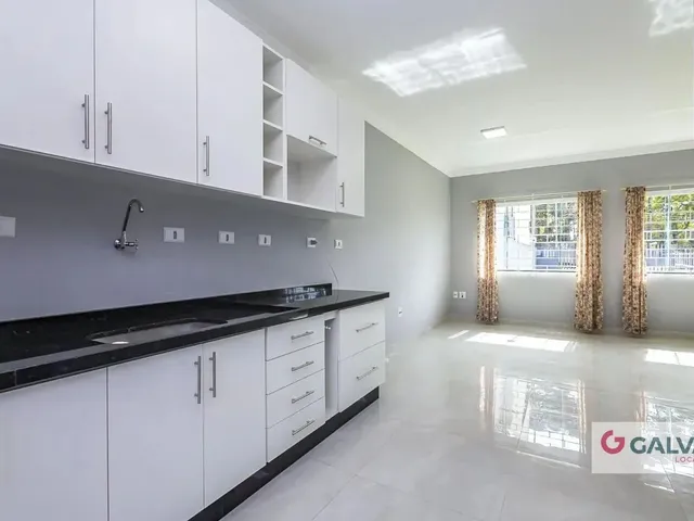 Casa 3 quartos e 1 banheiro, para alugar, no bairro Santa Felicidade em Curitiba