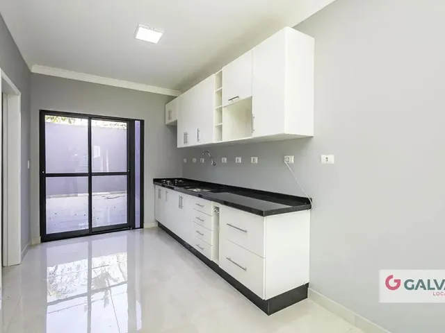 Casa 3 quartos e 1 banheiro, para alugar, no bairro Santa Felicidade em Curitiba