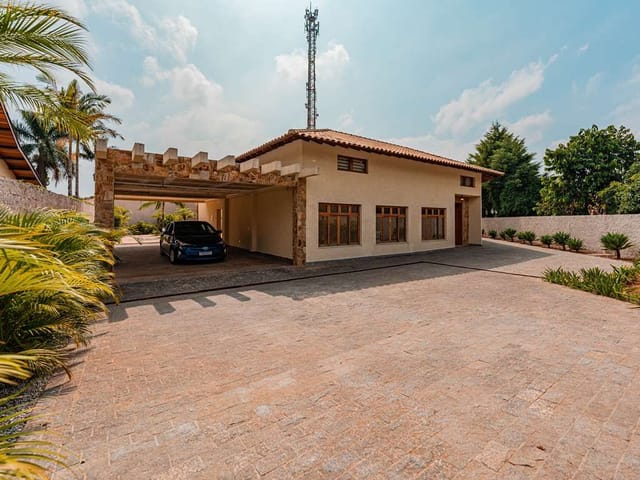 Casa com 1405m² 4 quartos e 5 banheiros, à venda, no bairro Cemucam em Cotia