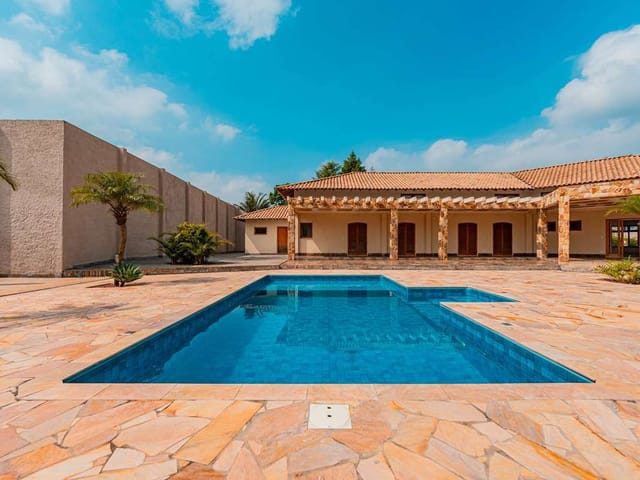 Casa com 1405m² 4 quartos e 5 banheiros, à venda, no bairro Cemucam em Cotia