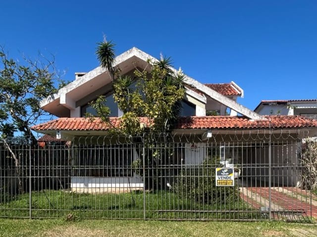 Foto do Casa - Casa à venda, Laranjal, Pelotas, RS: 2 dormitórios, 2 banheiros, 4 vagas, 150 m², piscina, lareira, amplo pátio, 2 quadras da Orla. Aceita pets! | UP Imóveis