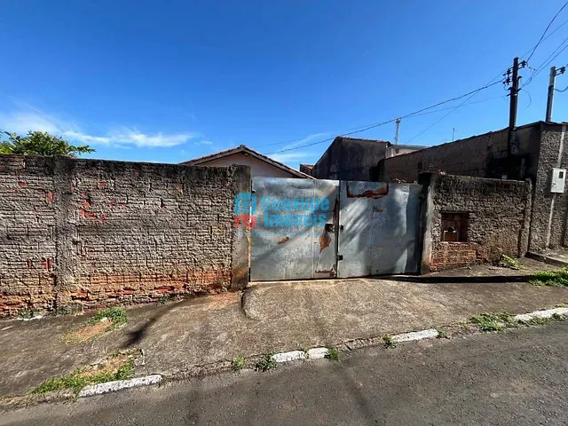 Casa com 300m² 1 quarto e 1 banheiro, à venda, no bairro Colméia II em Guaxupé