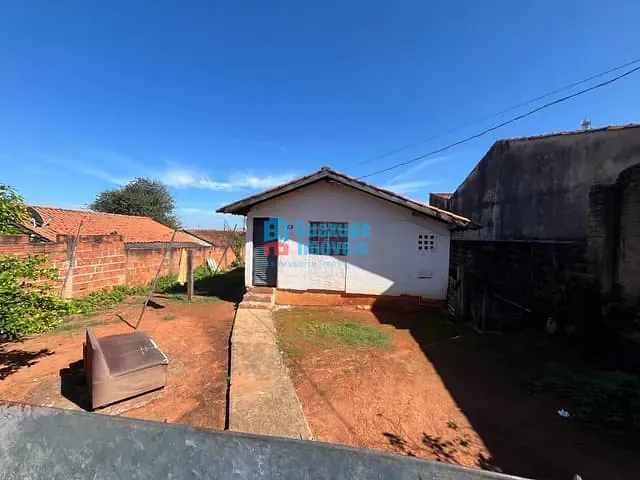Casa com 300m² 1 quarto e 1 banheiro, à venda, no bairro Colméia II em Guaxupé