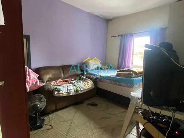 Casa com 300m² 3 quartos e 1 banheiro, à venda, no bairro Parque Industrial em São José dos Campos