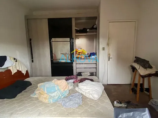 Casa com 300m² 3 quartos e 1 banheiro, à venda, no bairro Parque Industrial em São José dos Campos