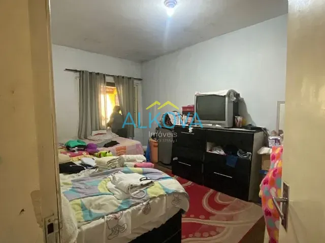 Casa com 300m² 3 quartos e 1 banheiro, à venda, no bairro Parque Industrial em São José dos Campos