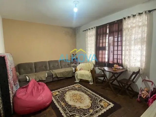 Casa com 300m² 3 quartos e 1 banheiro, à venda, no bairro Parque Industrial em São José dos Campos