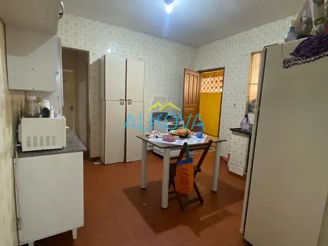 Casa com 300m² 3 quartos e 1 banheiro, à venda, no bairro Parque Industrial em São José dos Campos