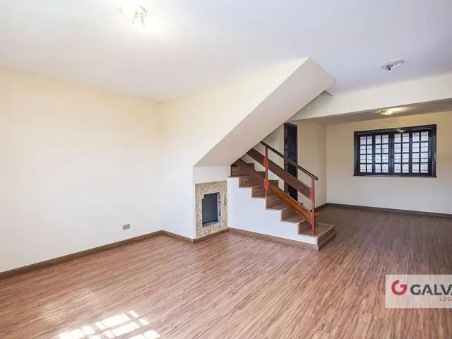 Casa 3 quartos e 2 banheiros, para alugar, no bairro Tingui em Curitiba