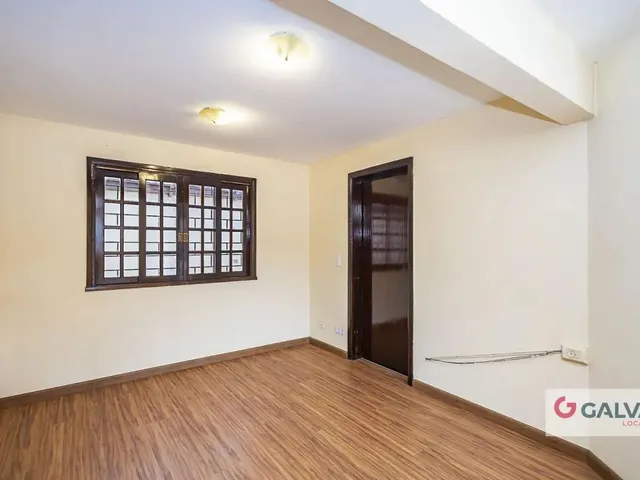 Casa 3 quartos e 2 banheiros, para alugar, no bairro Tingui em Curitiba