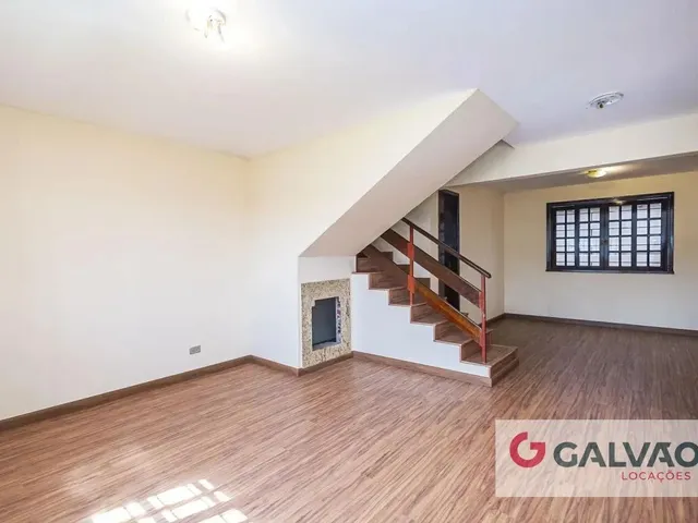 Casa 3 quartos e 2 banheiros, para alugar, no bairro Tingui em Curitiba