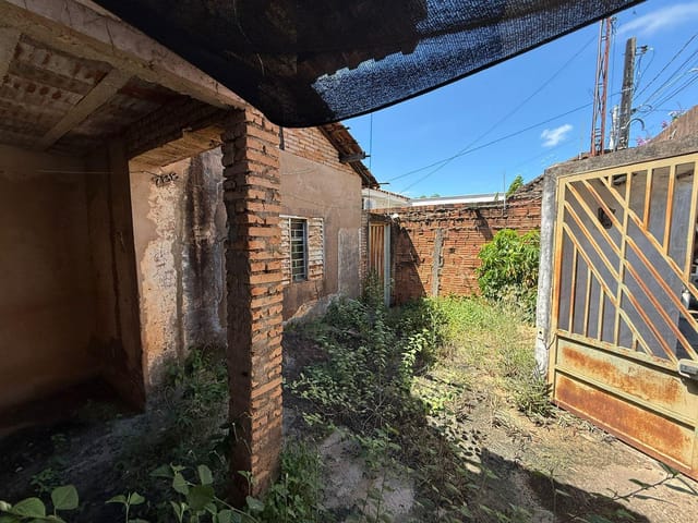 Casa 2 quartos e 1 banheiro, à venda, no bairro Amizade em Araçatuba