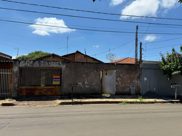 Casa 2 quartos e 1 banheiro, à venda, no bairro Amizade em Araçatuba