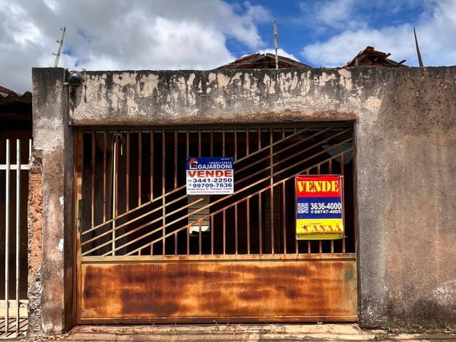 Casa 2 quartos e 1 banheiro, à venda, no bairro Amizade em Araçatuba