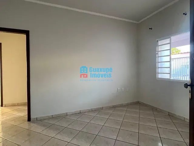 Casa com 260m² 3 quartos e 2 banheiros, para alugar, no bairro Parque das Orquídeas em Guaxupé