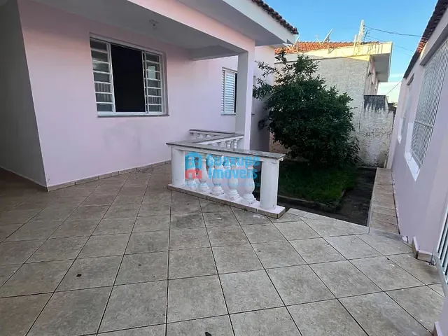 Casa com 260m² 3 quartos e 2 banheiros, para alugar, no bairro Parque das Orquídeas em Guaxupé