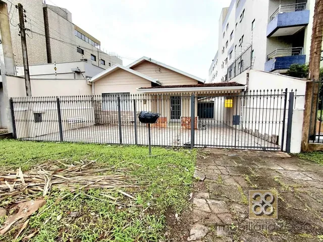 Casa 2 quartos e 2 banheiros, para alugar, no bairro Tarumá em Curitiba