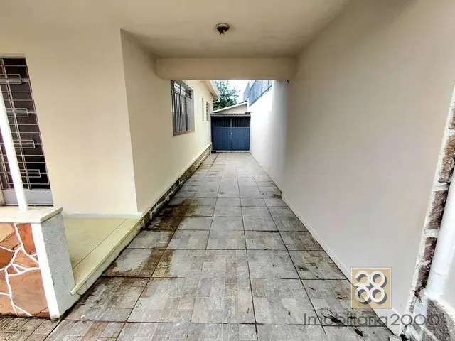 Casa 2 quartos e 2 banheiros, para alugar, no bairro Tarumá em Curitiba