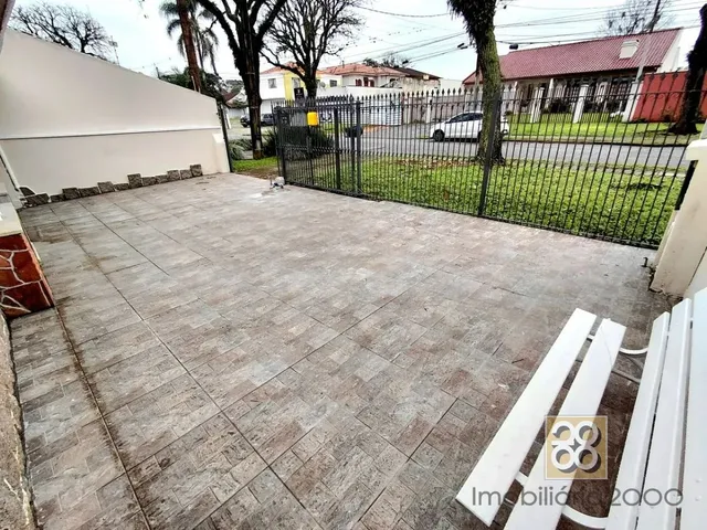 Casa 2 quartos e 2 banheiros, para alugar, no bairro Tarumá em Curitiba