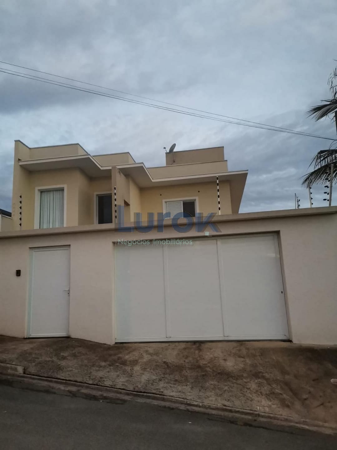 Casa, 3 quartos, 232 m² - Foto 1