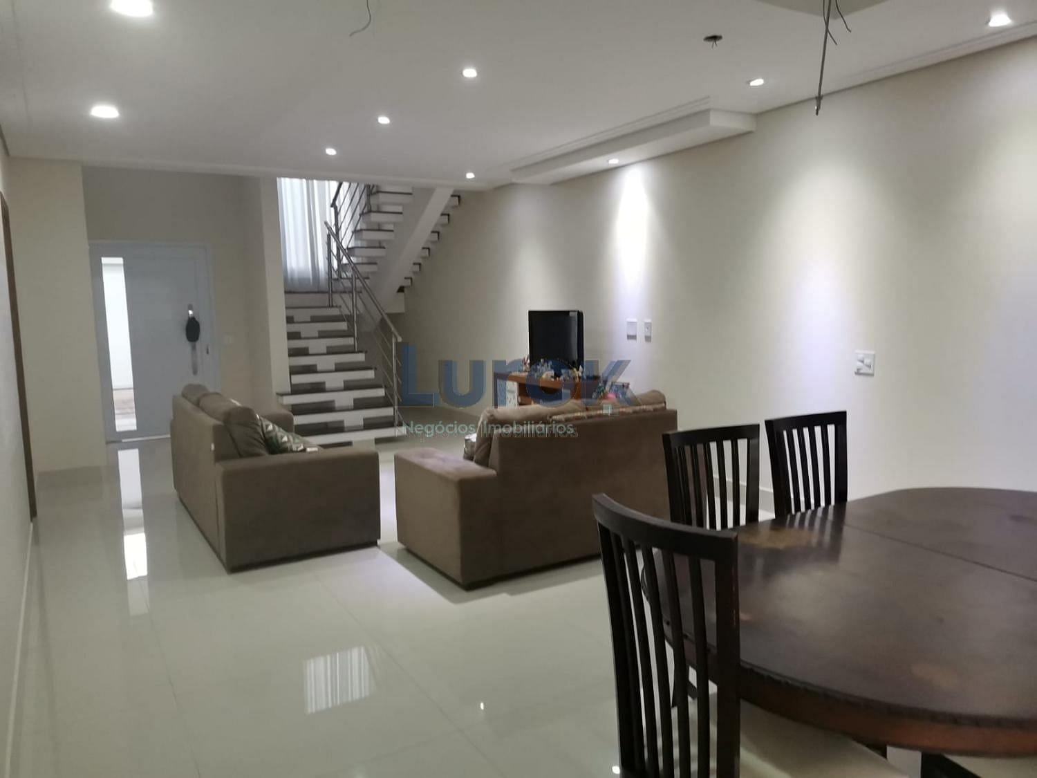 Casa, 3 quartos, 232 m² - Foto 2