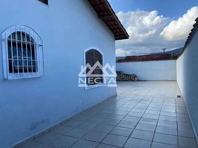 Casa com 360m² 2 quartos e 2 banheiros, à venda, no bairro Pontal de Santa Marina em Caraguatatuba