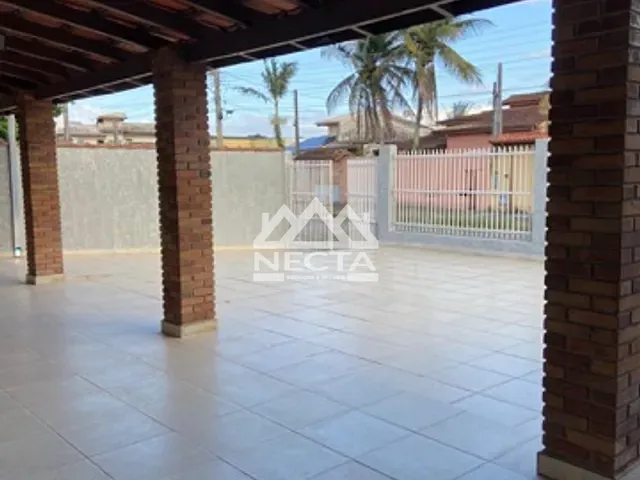 Casa com 360m² 2 quartos e 2 banheiros, à venda, no bairro Pontal de Santa Marina em Caraguatatuba