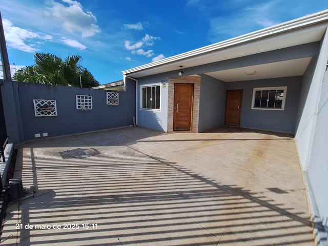 Casa Residencial à Venda e Locação, 3 Quartos sendo 1 suíte, Área Gourmet e 2 Vagas de Garagem