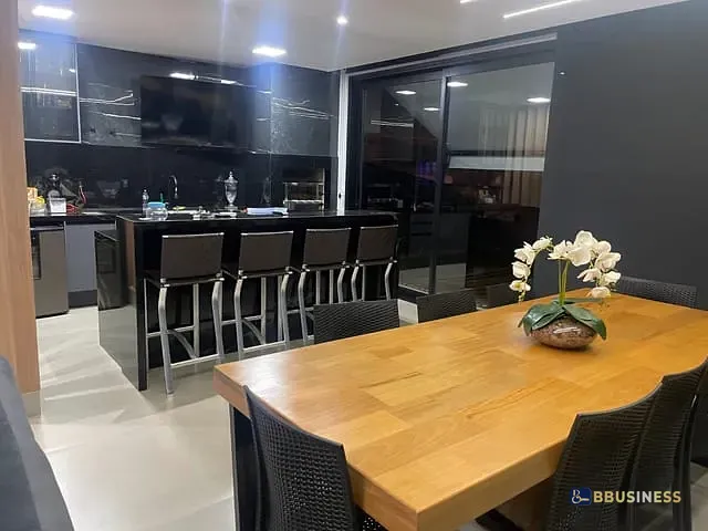 Casa 3 quartos e 5 banheiros, à venda, no bairro Swiss Park em Campinas