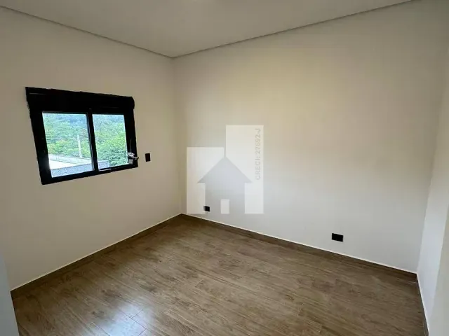 Casa 3 quartos e 2 banheiros, à venda, no bairro Chácara Jaguari (Fazendinha) em Santana de Parnaíba