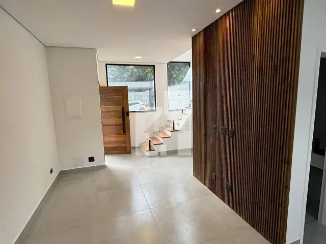 Casa 3 quartos e 2 banheiros, à venda, no bairro Chácara Jaguari (Fazendinha) em Santana de Parnaíba