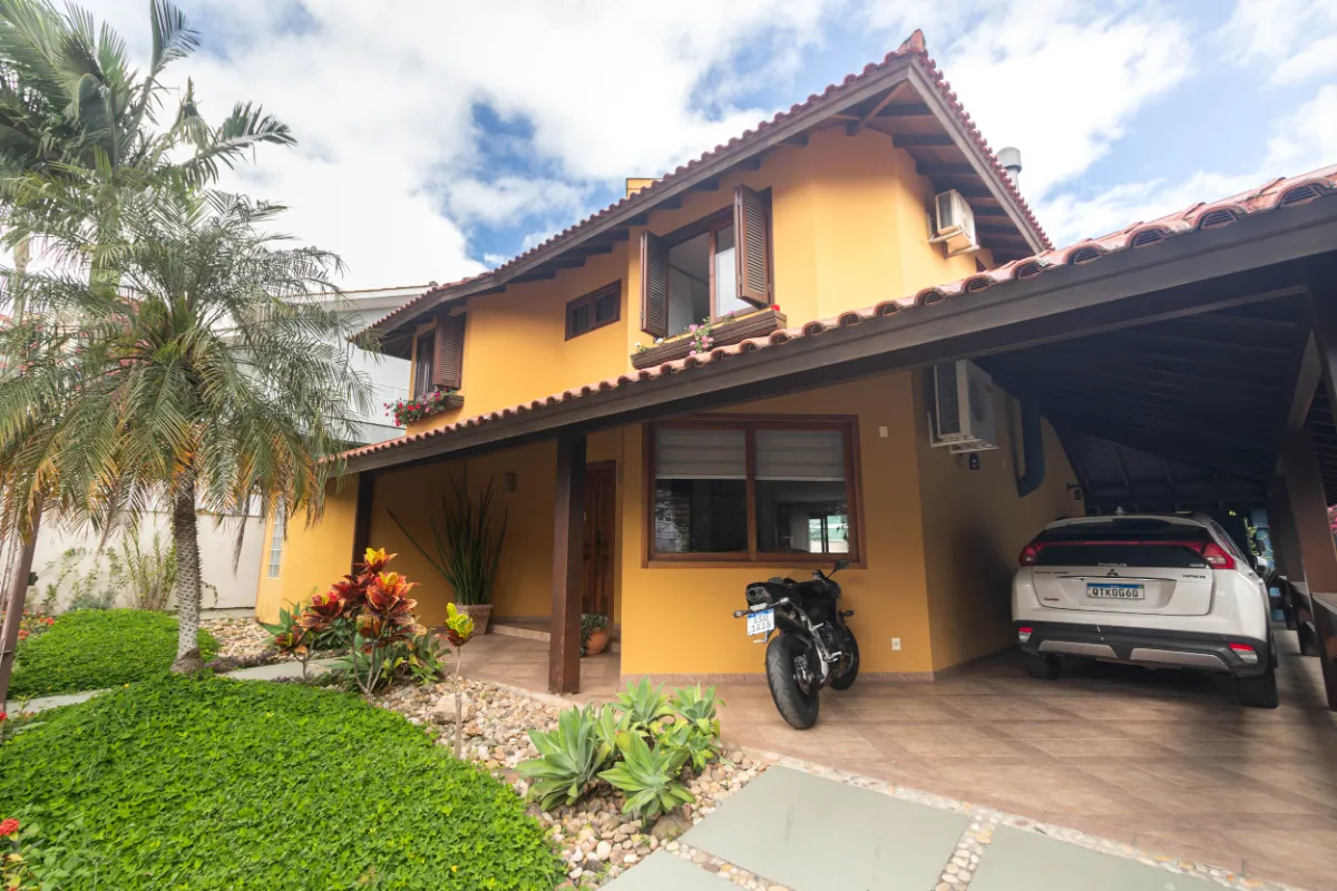 Casa no condomínio Jardim Baia Norte para venda com 4 quartos, sendo 2 suítes, 315m²