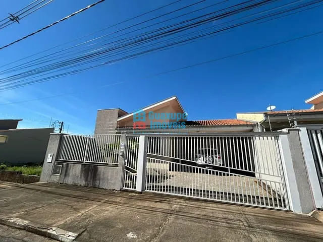 Casa com 300m² 4 quartos e 3 banheiros, à venda, no bairro Parque das Orquideas em Guaxupé