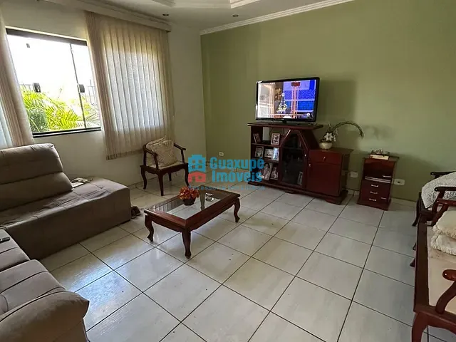 Casa com 300m² 4 quartos e 3 banheiros, à venda, no bairro Parque das Orquideas em Guaxupé