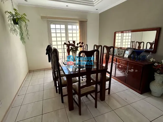 Casa com 300m² 4 quartos e 3 banheiros, à venda, no bairro Parque das Orquideas em Guaxupé