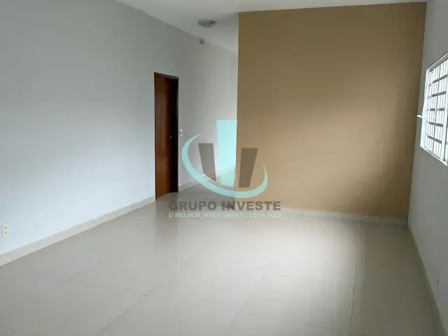 Casa com 360m² 3 quartos e 2 banheiros, para alugar, no bairro Vila José Bonifácio em Araraquara