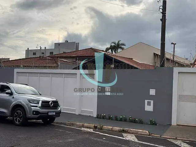 Casa com 360m² 3 quartos e 2 banheiros, para alugar, no bairro Vila José Bonifácio em Araraquara