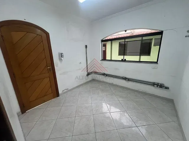 Casa com 250m², para alugar, no bairro Vila Noêmia em Mauá