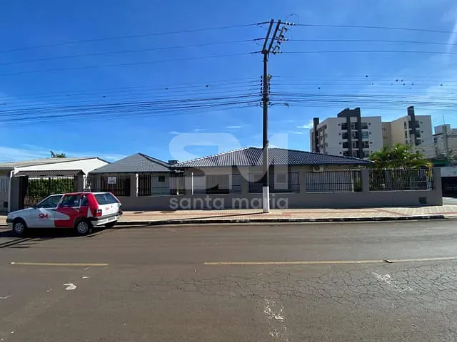 Casa 3 quartos e 2 banheiros, para alugar, no bairro Esplanada em Chapecó
