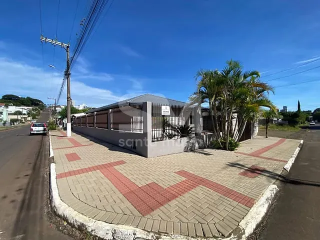 Casa 3 quartos e 2 banheiros, para alugar, no bairro Esplanada em Chapecó