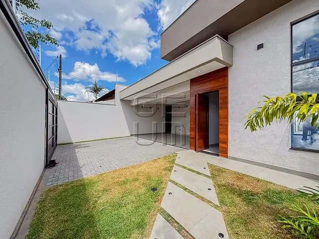 Casa com 387m² 3 quartos e 4 banheiros, à venda, no bairro Califórnia em Londrina