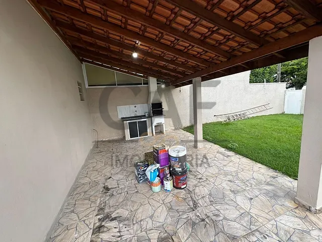 Casa 3 quartos e 2 banheiros, para alugar, no bairro Morada das Flores em Holambra