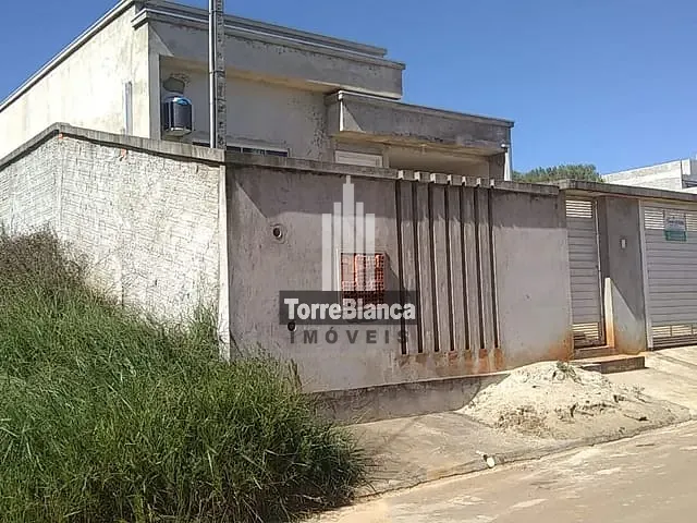 Casa com 100m² 3 quartos e 2 banheiros, à venda, no bairro Cará-Cará em Ponta Grossa