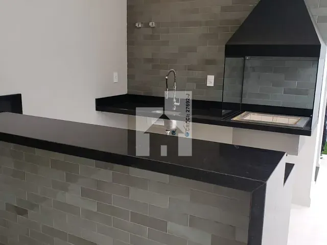 Casa com 250m² 3 quartos e 5 banheiros, à venda, no bairro Loteamento Reserva Ermida em Jundiaí