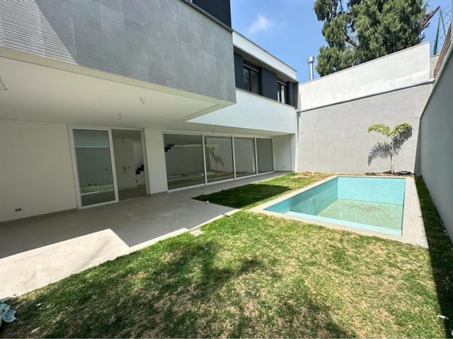 Casa com 450m² 4 quartos e 3 banheiros, à venda, no bairro Campo Belo em São Paulo