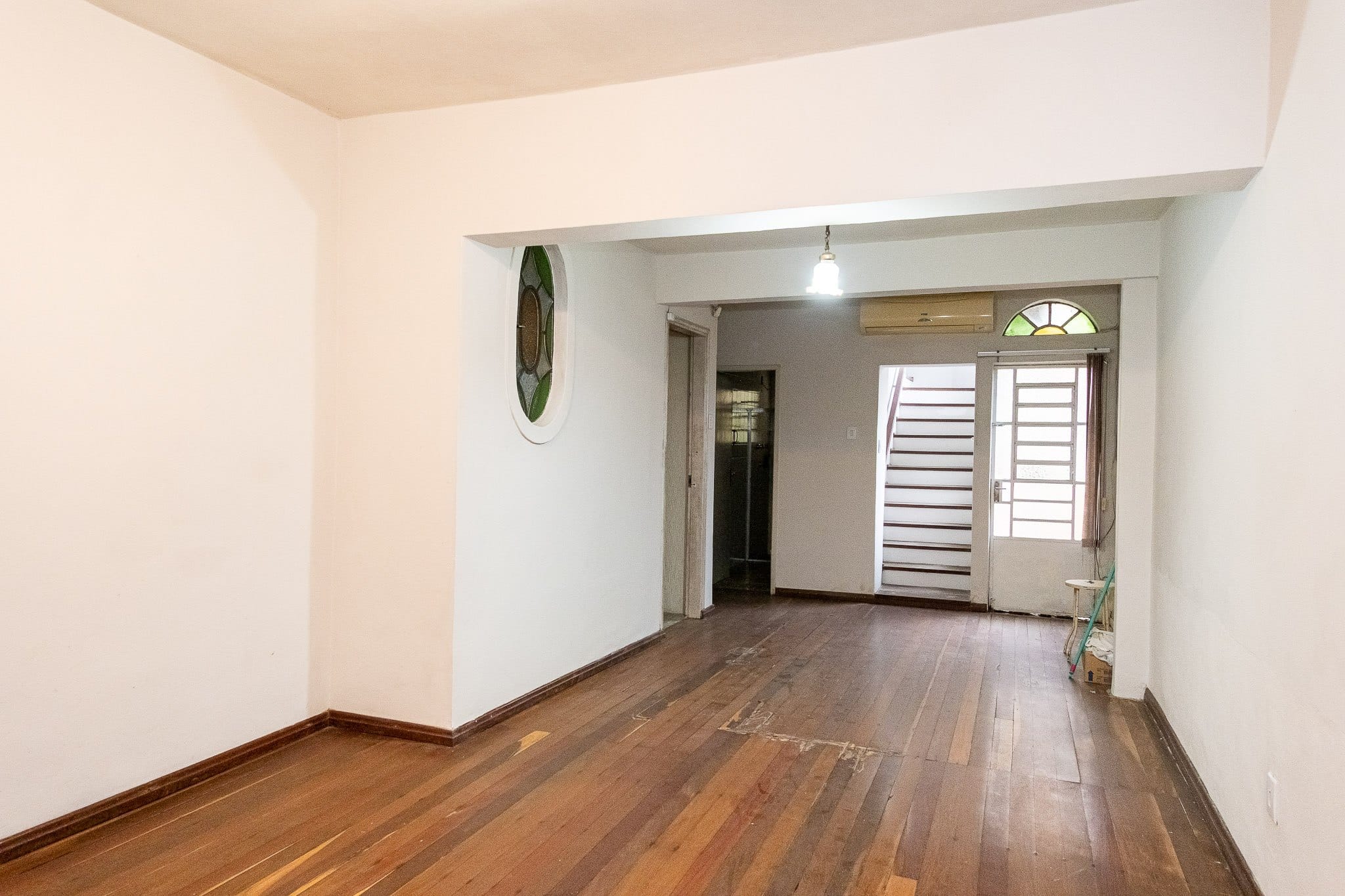 Casa à venda no centro de Pelotas – 300 m², 5 quartos (sendo 2 suítes), são 2 residências no mesmo terreno e 2 vagas.