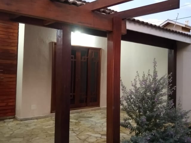Casa 4 quartos e 2 banheiros, à venda, no bairro Alto de Pinheiros em Paulínia